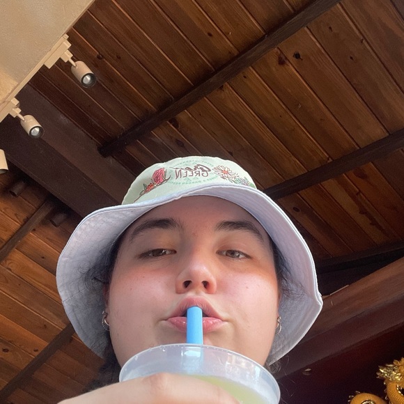 Meet your Posher, Samantha - Picture 4 of 5